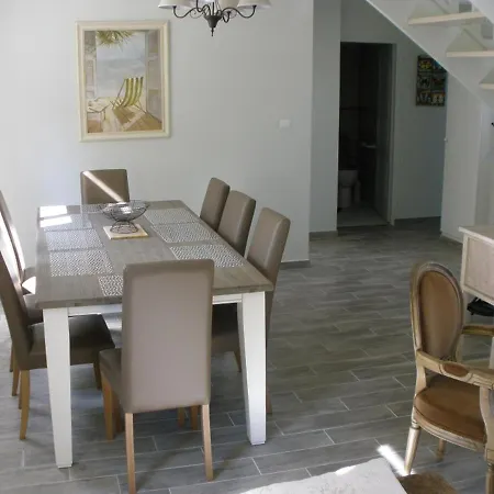 Jonquieres, 4 Pieces, 5 Personnes - Fr-1-526-16 Jonquières